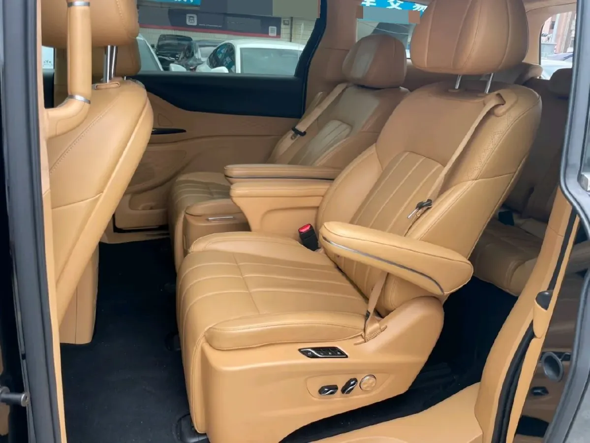 2024 Voyah Dream 1.5T 150HP L4 PHEV 43KWH,autocango,china used car exporter,china ev exporter,chinese used car exporter,chinese used ev exporter