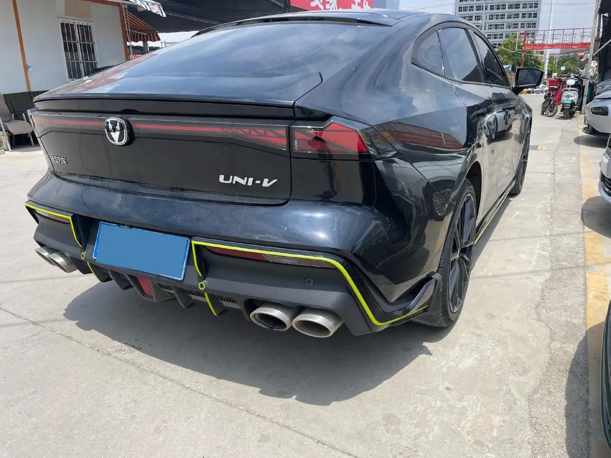 2022 ChangAn UNI-V 1.5T 188HP L4 7DCT,autocango,china used car exporter,china ev exporter,chinese used car exporter,chinese used ev exporter