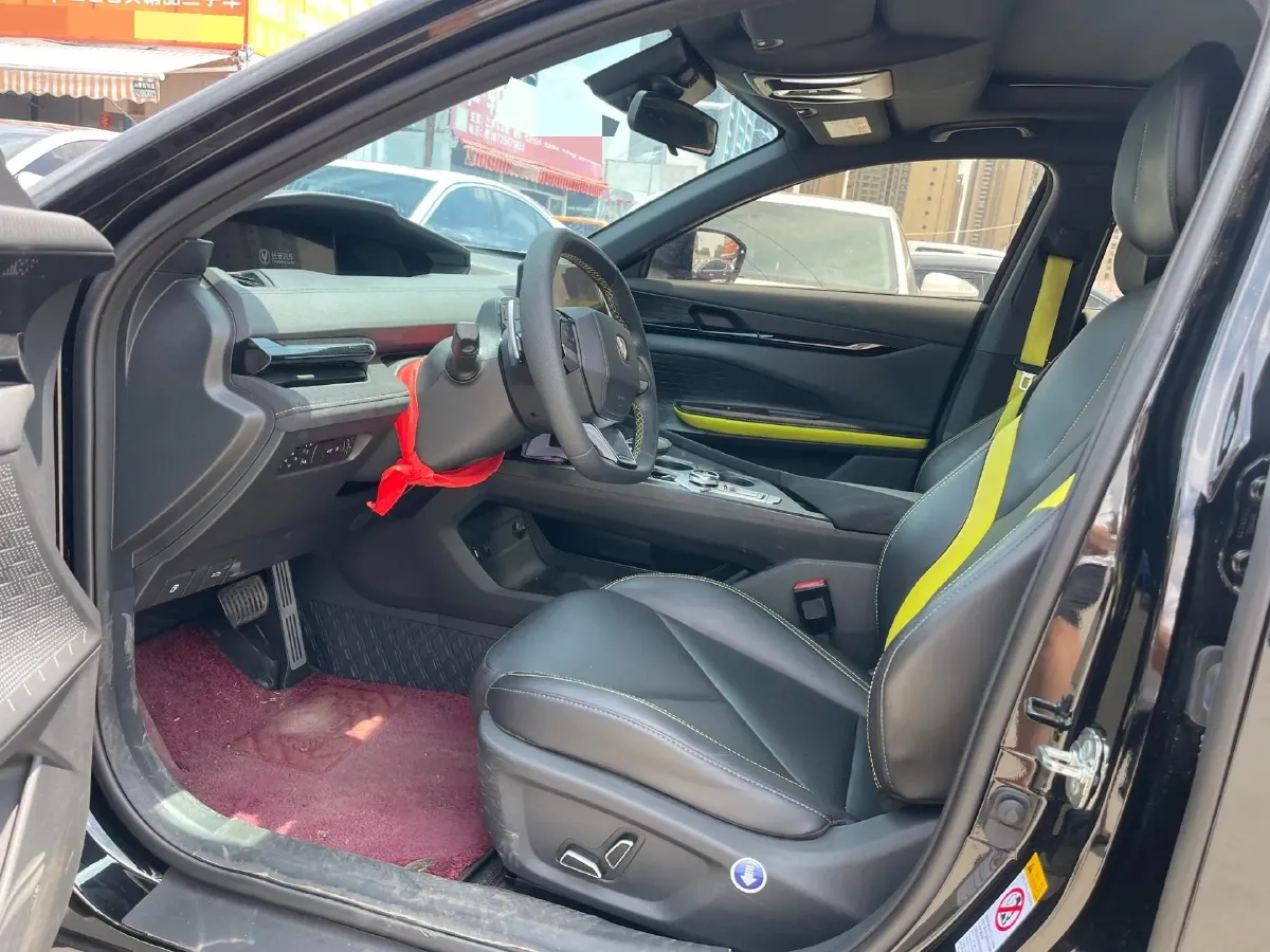 2022 ChangAn UNI-V 1.5T 188HP L4 7DCT,autocango,china used car exporter,china ev exporter,chinese used car exporter,chinese used ev exporter