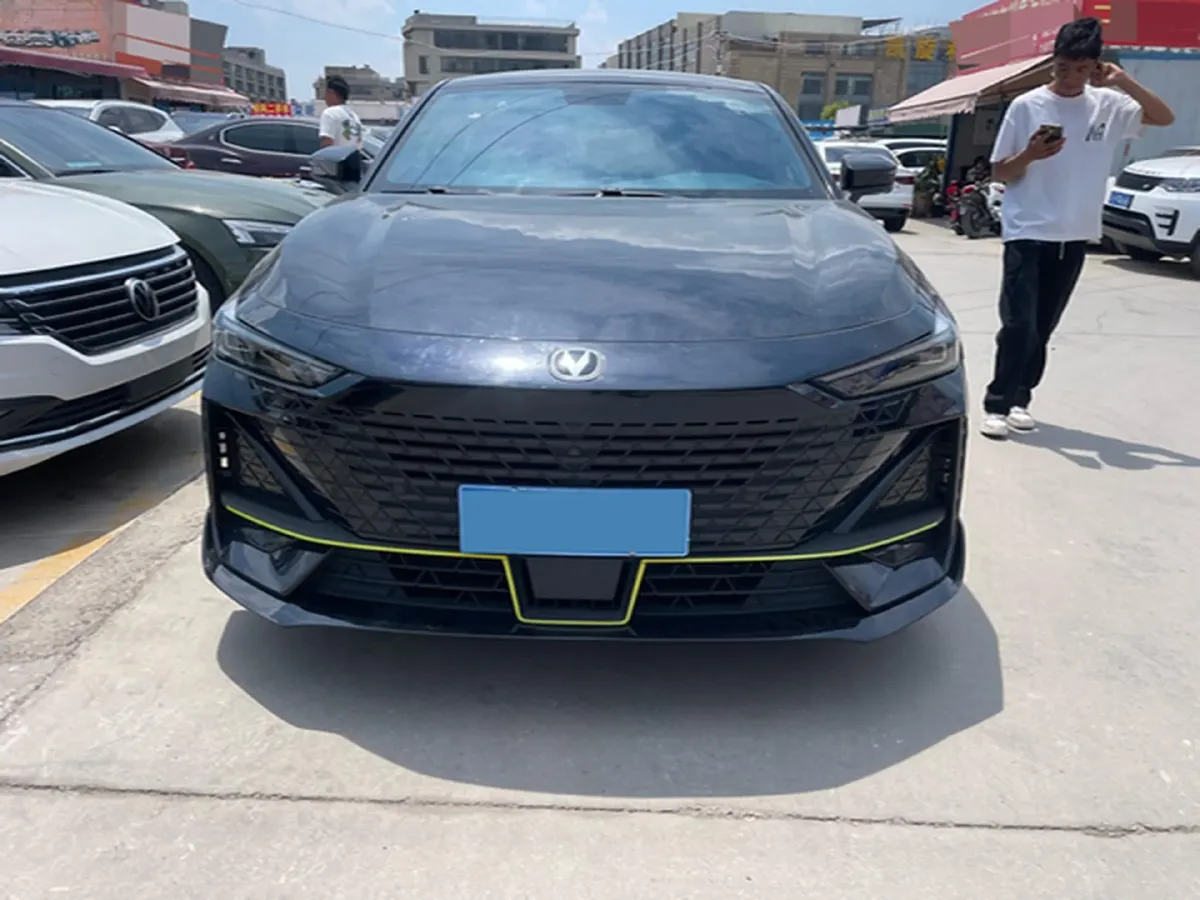 2022 ChangAn UNI-V 1.5T 188HP L4 7DCT,autocango,china used car exporter,china ev exporter,chinese used car exporter,chinese used ev exporter