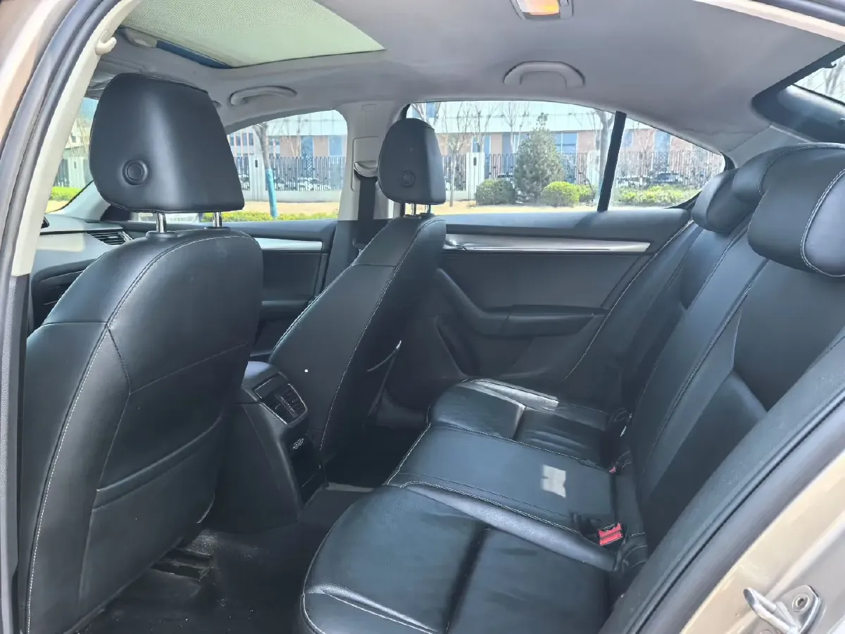 2018 Skoda Octavia 1.2T 116HP L4 7DCT,autocango,china used car exporter,china ev exporter,chinese used car exporter,chinese used ev exporter