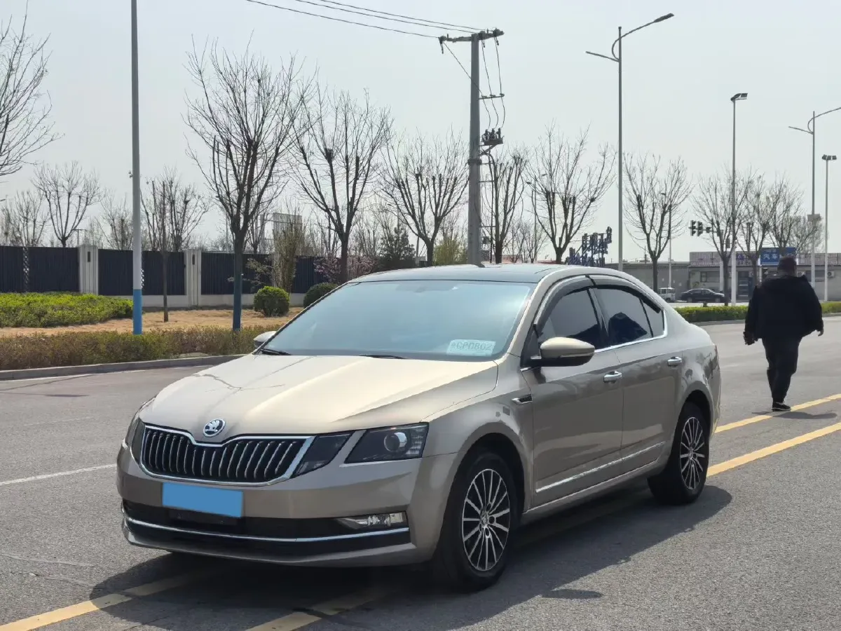 2018 Skoda Octavia 1.2T 116HP L4 7DCT,autocango,china used car exporter,china ev exporter,chinese used car exporter,chinese used ev exporter