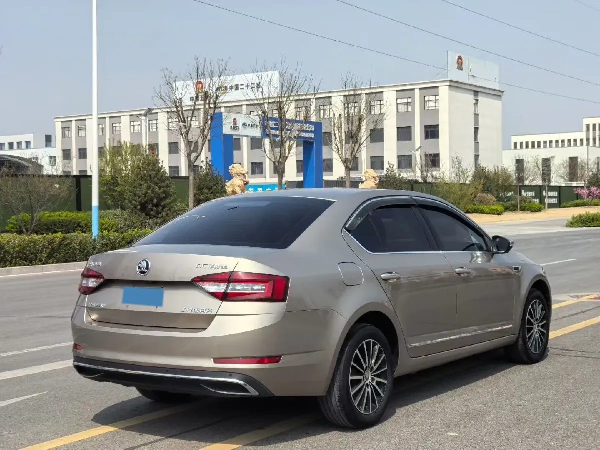 2018 Skoda Octavia 1.2T 116HP L4 7DCT,autocango,china used car exporter,china ev exporter,chinese used car exporter,chinese used ev exporter