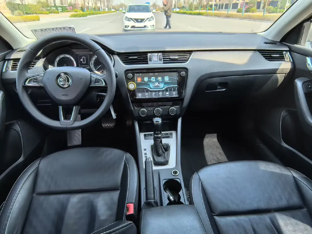 2018 Skoda Octavia 1.2T 116HP L4 7DCT,autocango,china used car exporter,china ev exporter,chinese used car exporter,chinese used ev exporter