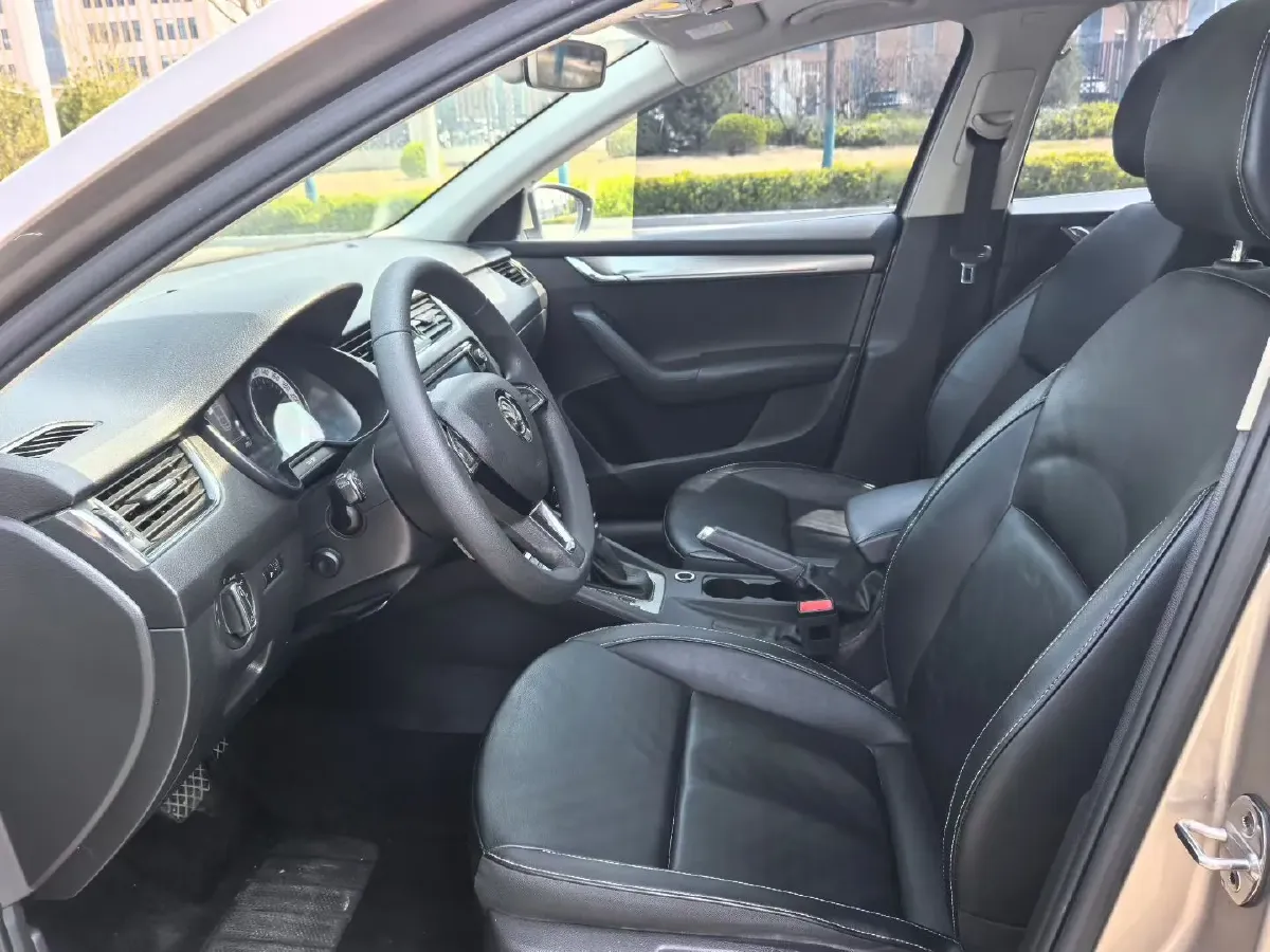 2018 Skoda Octavia 1.2T 116HP L4 7DCT,autocango,china used car exporter,china ev exporter,chinese used car exporter,chinese used ev exporter