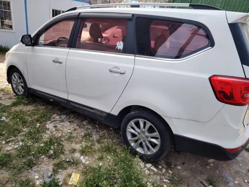 2016 BaoJun 560 1.5T 150HP L4 6MT,autocango,china used car exporter,china ev exporter,chinese used car exporter,chinese used ev exporter
