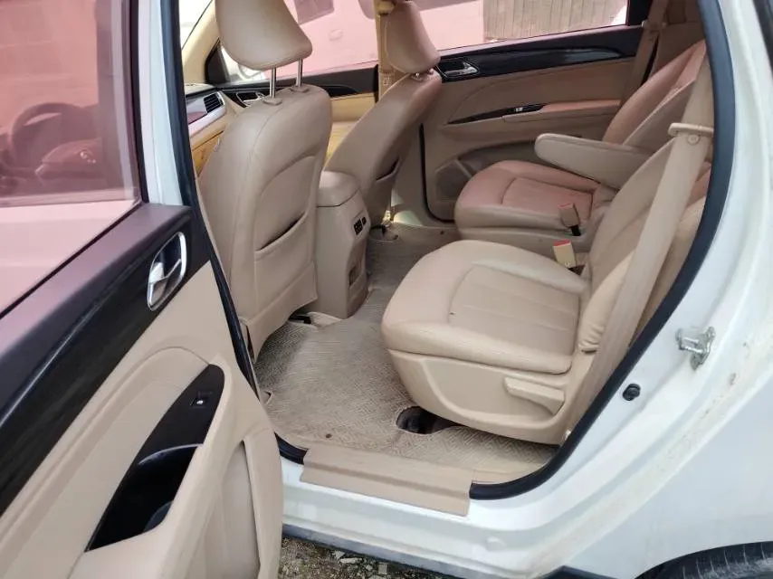 2016 BaoJun 560 1.5T 150HP L4 6MT,autocango,china used car exporter,china ev exporter,chinese used car exporter,chinese used ev exporter