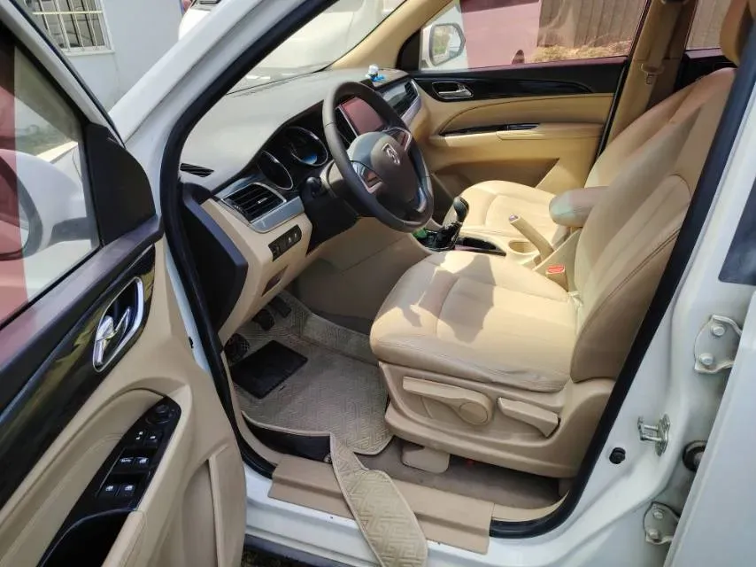 2016 BaoJun 560 1.5T 150HP L4 6MT,autocango,china used car exporter,china ev exporter,chinese used car exporter,chinese used ev exporter