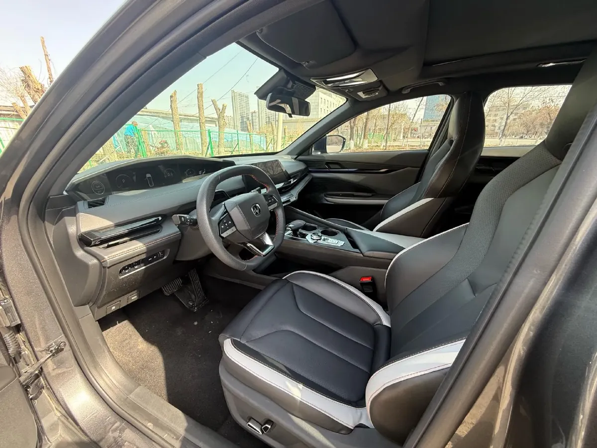 2023 ChangAn UNI-V 1.5T 188HP L4 7DCT,autocango,china used car exporter,china ev exporter,chinese used car exporter,chinese used ev exporter
