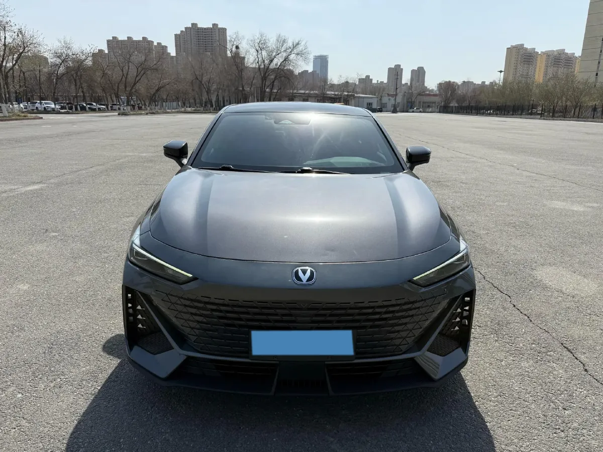 2023 ChangAn UNI-V 1.5T 188HP L4 7DCT,autocango,china used car exporter,china ev exporter,chinese used car exporter,chinese used ev exporter