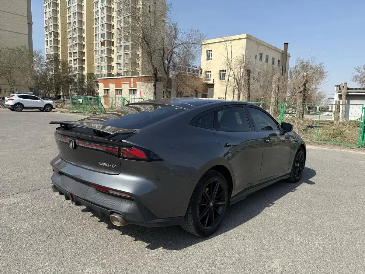 2023 ChangAn UNI-V 1.5T 188HP L4 7DCT,autocango,china used car exporter,china ev exporter,chinese used car exporter,chinese used ev exporter