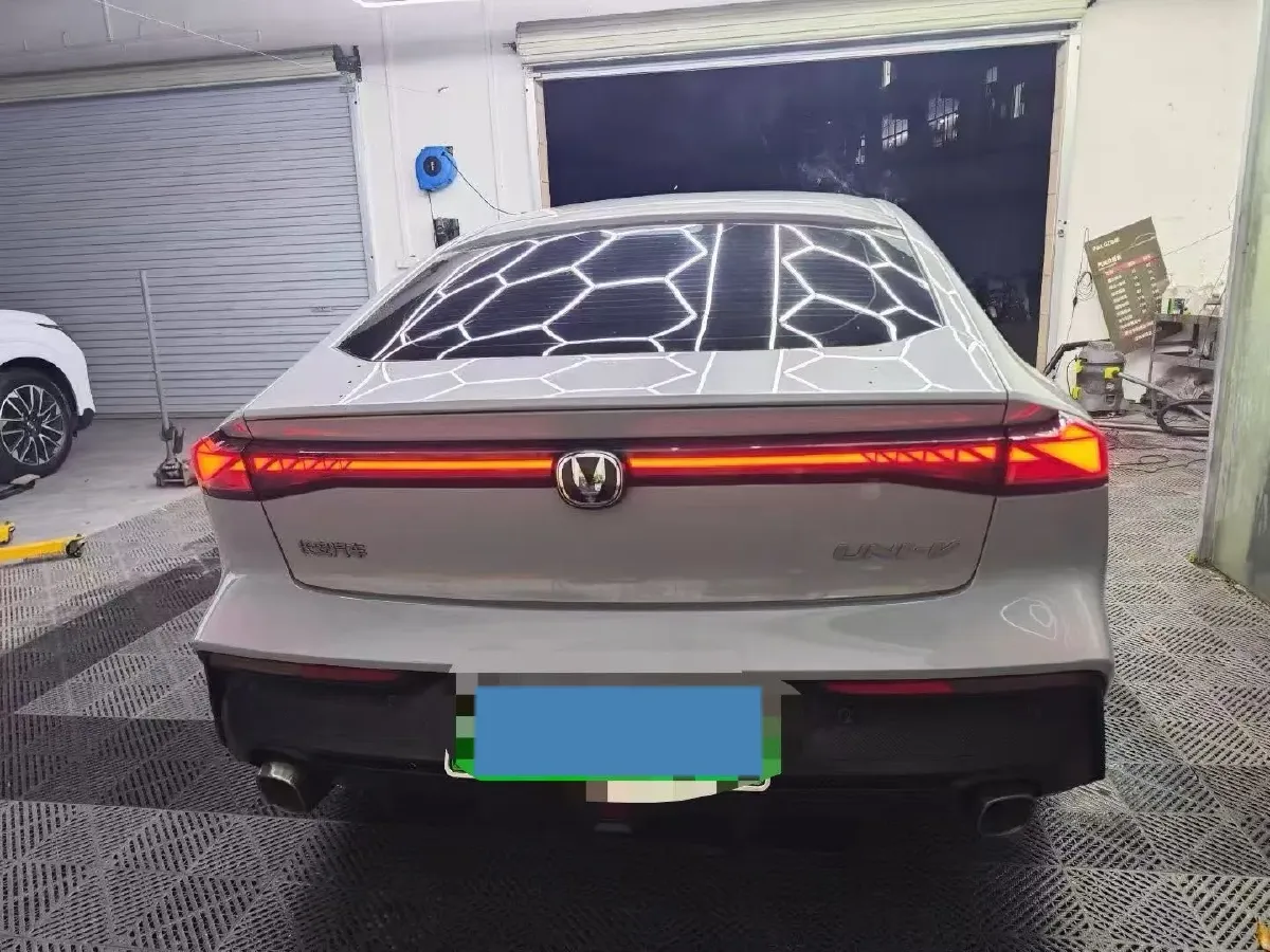 2023 ChangAn UNI-V iDD 1.5T 170HP L4 6TCT PHEV 18.4KWH,autocango,china used car exporter,china ev exporter,chinese used car exporter,chinese used ev exporter