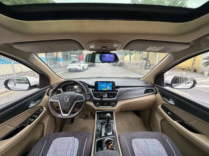 2017 BaoJun 730 1.5T 150HP L4 6MT,autocango,china used car exporter,china ev exporter,chinese used car exporter,chinese used ev exporter