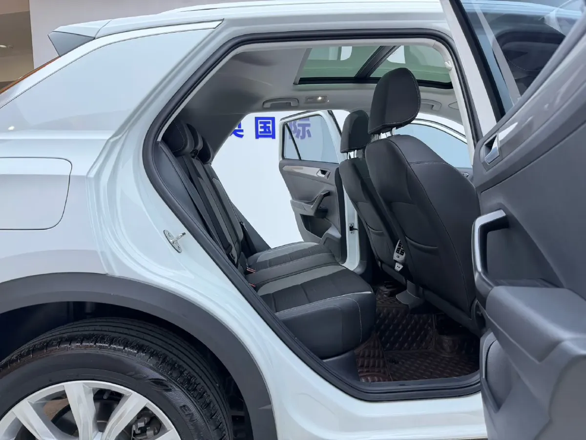 2022 Volkswagen T-Roc 1.4T 150HP L4 7DCT,autocango,china used car exporter,china ev exporter,chinese used car exporter,chinese used ev exporter