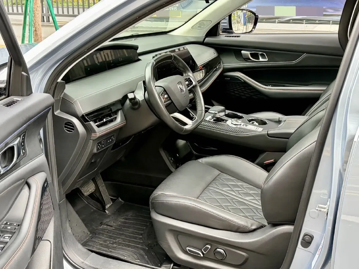 2021 ChangAn UNI-K 2.0T 233HP L4 8AT,autocango,china used car exporter,china ev exporter,chinese used car exporter,chinese used ev exporter