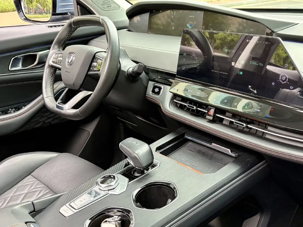 2021 ChangAn UNI-K 2.0T 233HP L4 8AT,autocango,china used car exporter,china ev exporter,chinese used car exporter,chinese used ev exporter