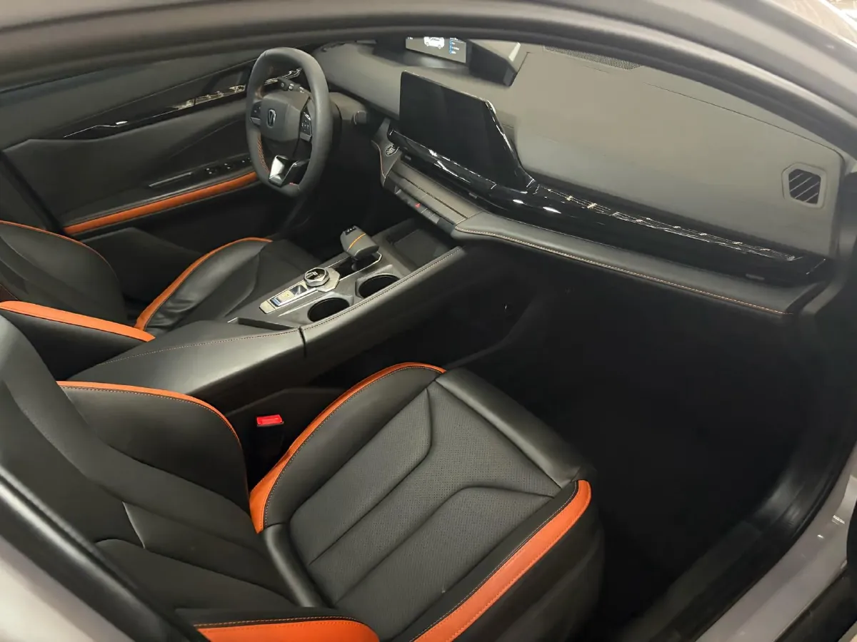 2023 ChangAn UNI-V 1.5T 188HP L4 7DCT,autocango,china used car exporter,china ev exporter,chinese used car exporter,chinese used ev exporter