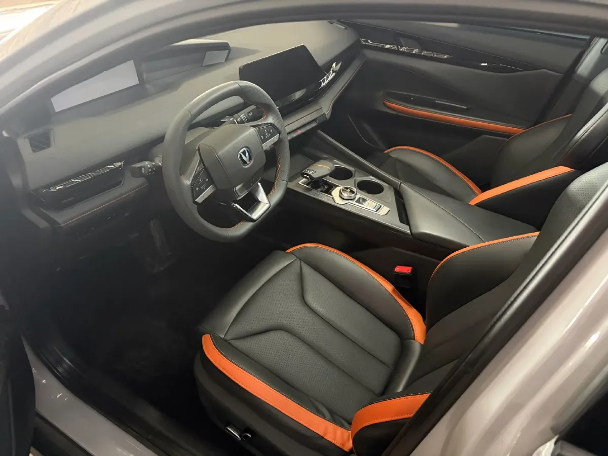 2023 ChangAn UNI-V 1.5T 188HP L4 7DCT,autocango,china used car exporter,china ev exporter,chinese used car exporter,chinese used ev exporter