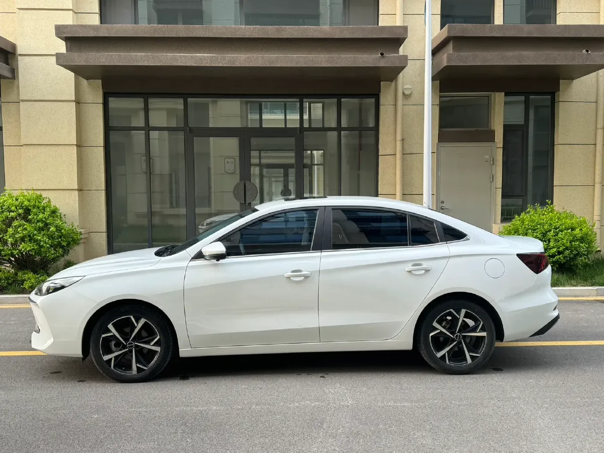 2023 Roewe i5 1.5L 129HP L4 CVT,autocango,china used car exporter,china ev exporter,chinese used car exporter,chinese used ev exporter