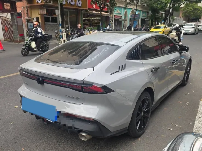 2023 ChangAn UNI-V 1.5T 188HP L4 7DCT,autocango,china used car exporter,china ev exporter,chinese used car exporter,chinese used ev exporter