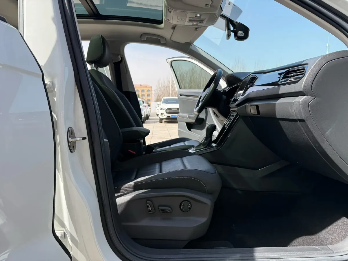 2022 Volkswagen T-Roc 1.4T 150HP L4 7DCT,autocango,china used car exporter,china ev exporter,chinese used car exporter,chinese used ev exporter