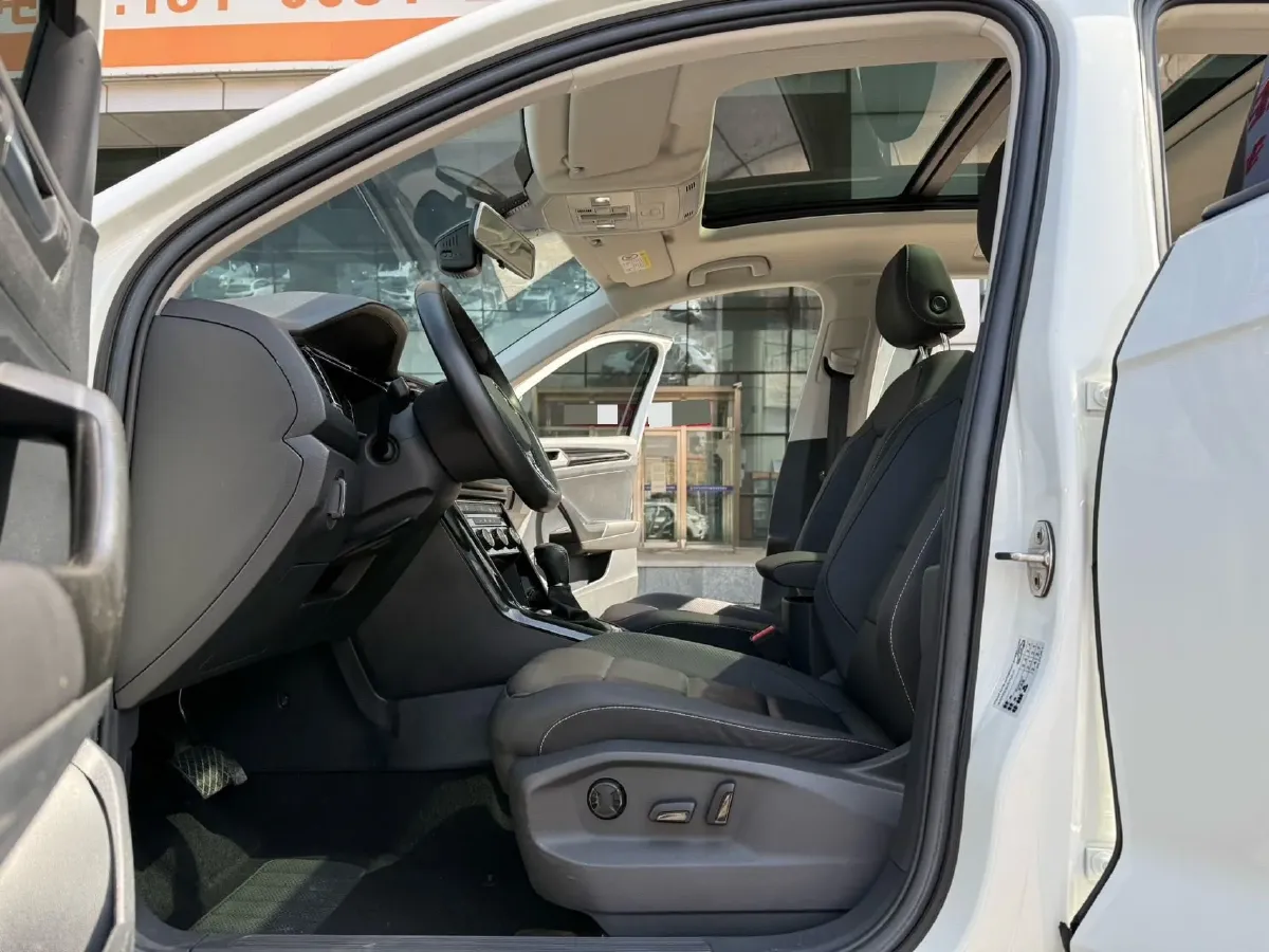 2022 Volkswagen T-Roc 1.4T 150HP L4 7DCT,autocango,china used car exporter,china ev exporter,chinese used car exporter,chinese used ev exporter