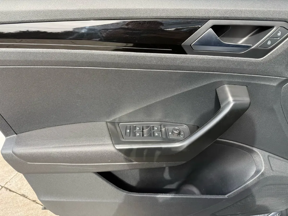 2022 Volkswagen T-Roc 1.4T 150HP L4 7DCT,autocango,china used car exporter,china ev exporter,chinese used car exporter,chinese used ev exporter