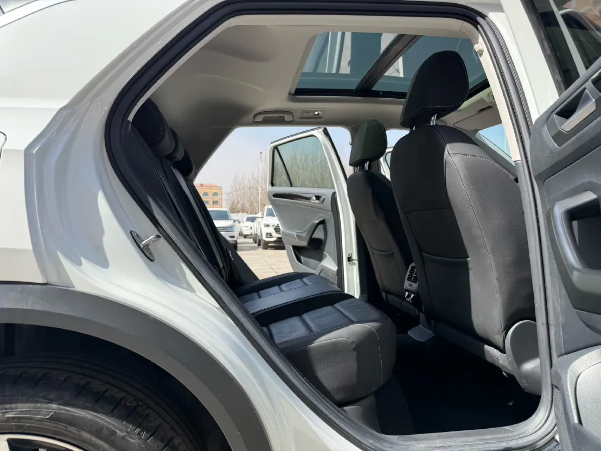 2022 Volkswagen T-Roc 1.4T 150HP L4 7DCT,autocango,china used car exporter,china ev exporter,chinese used car exporter,chinese used ev exporter