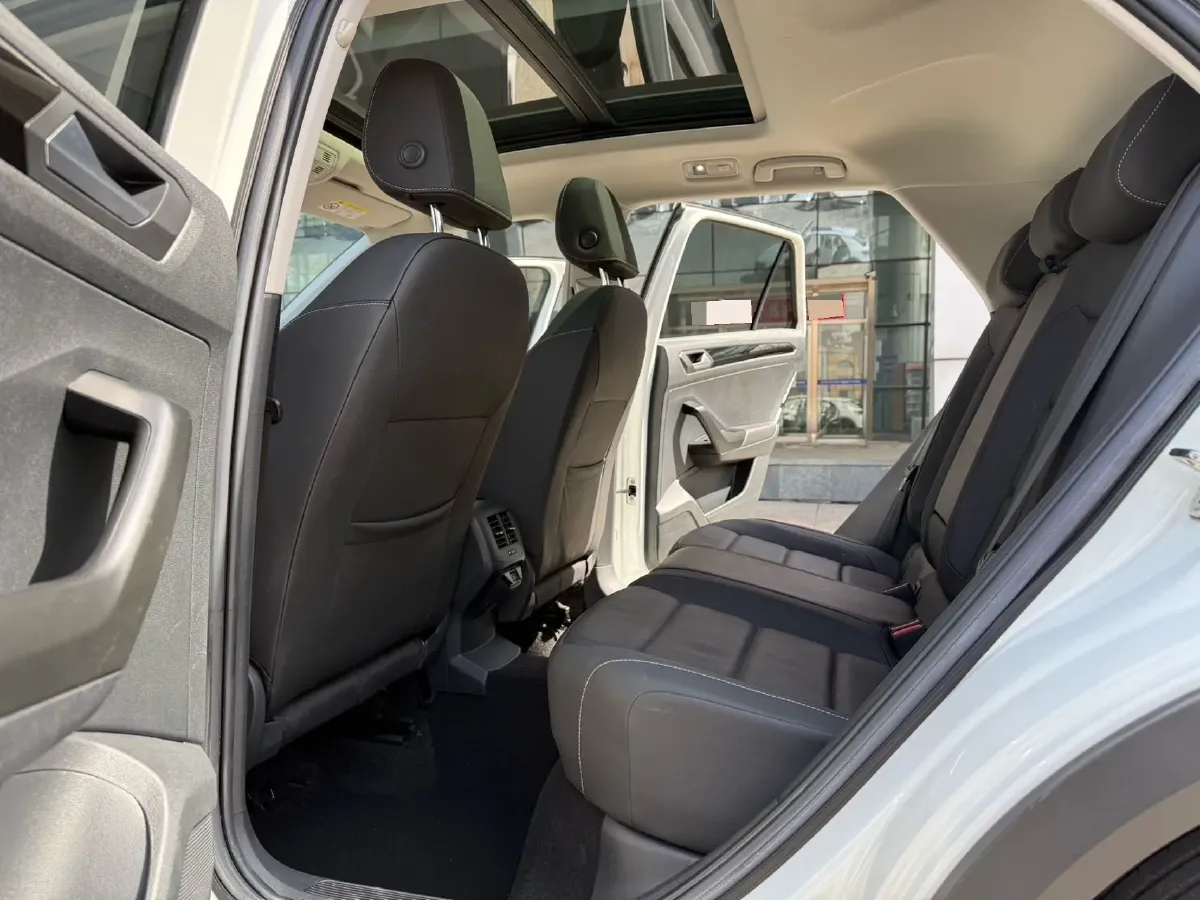 2022 Volkswagen T-Roc 1.4T 150HP L4 7DCT,autocango,china used car exporter,china ev exporter,chinese used car exporter,chinese used ev exporter