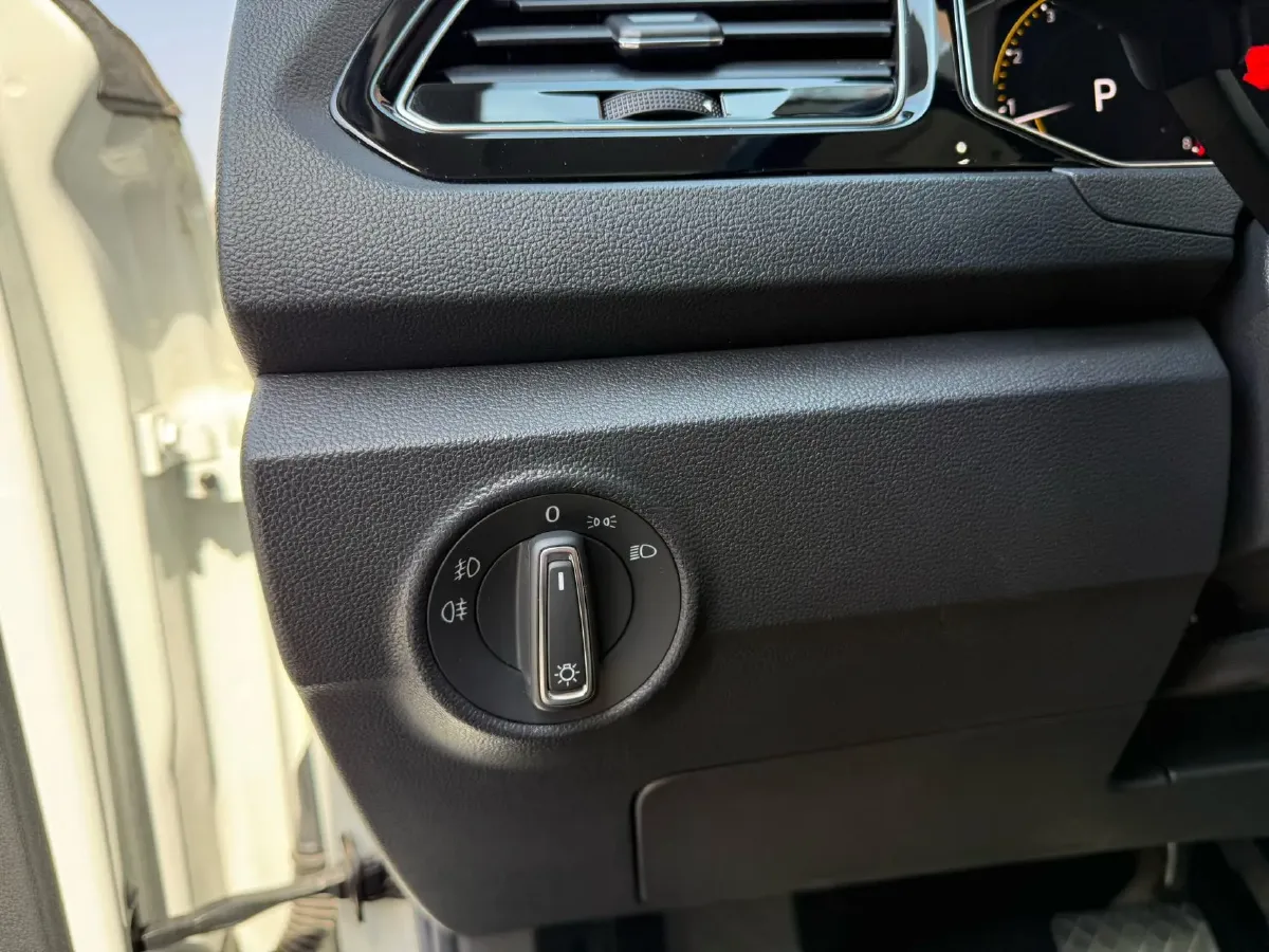 2022 Volkswagen T-Roc 1.4T 150HP L4 7DCT,autocango,china used car exporter,china ev exporter,chinese used car exporter,chinese used ev exporter