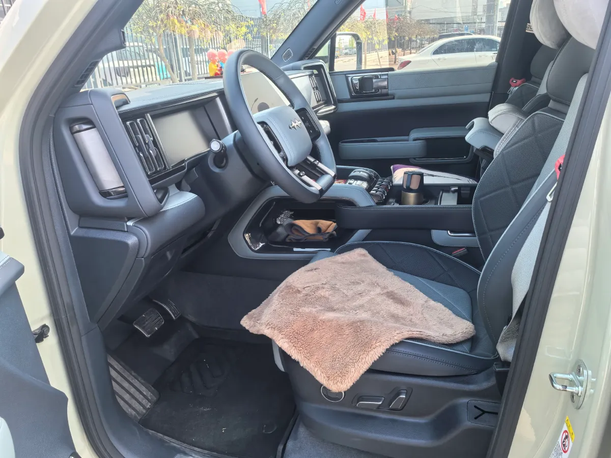 2023 FangChengBao Bao 5 1.5T 194HP L4 E-CVT PHEV 31.8KWH,autocango,china used car exporter,china ev exporter,chinese used car exporter,chinese used ev exporter