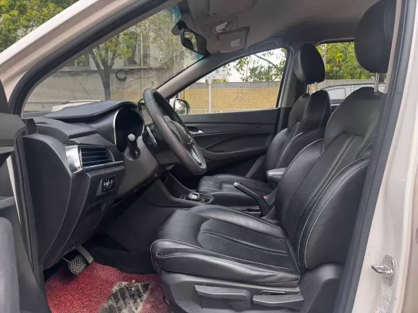 2019 BaoJun 360 1.5L 105HP L4 CVT,autocango,china used car exporter,china ev exporter,chinese used car exporter,chinese used ev exporter