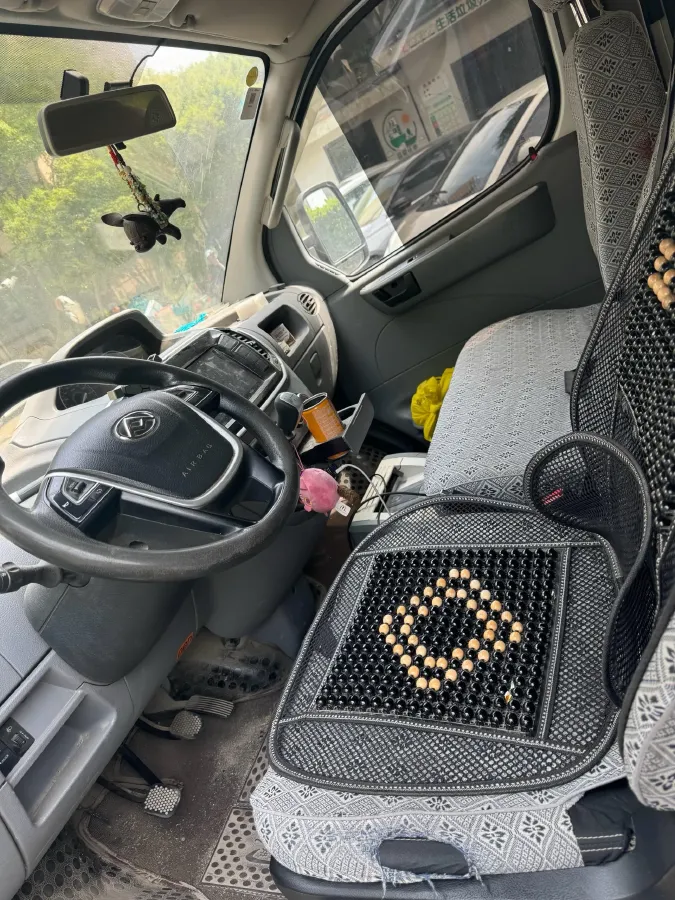 2021 MAXUS XinTu V80 2.0T 139HP L4 6MT,autocango,china used car exporter,china ev exporter,chinese used car exporter,chinese used ev exporter