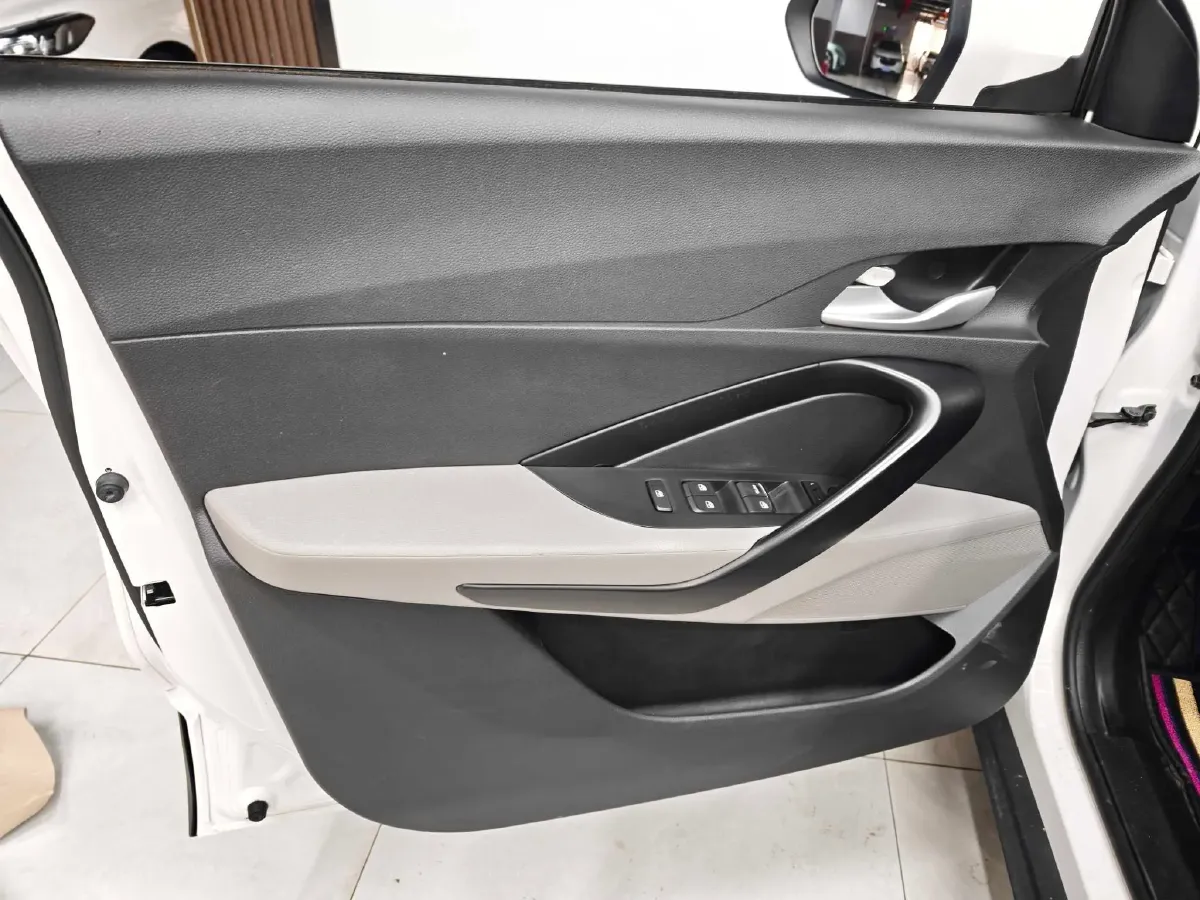 2021 BaoJun 510 1.5L 99HP L4 6MT,autocango,china used car exporter,china ev exporter,chinese used car exporter,chinese used ev exporter