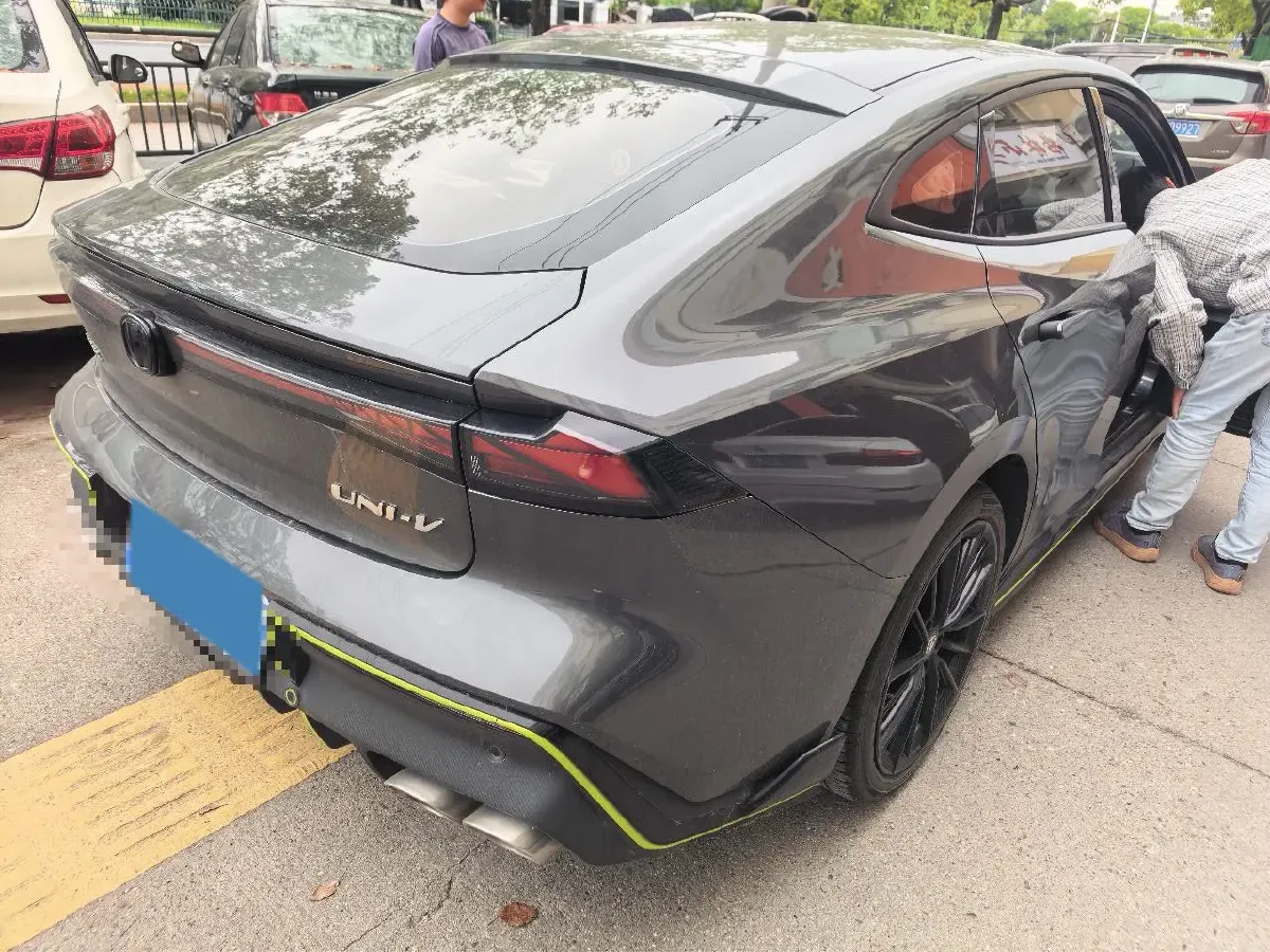 2022 ChangAn UNI-V 1.5T 188HP L4 7DCT,autocango,china used car exporter,china ev exporter,chinese used car exporter,chinese used ev exporter