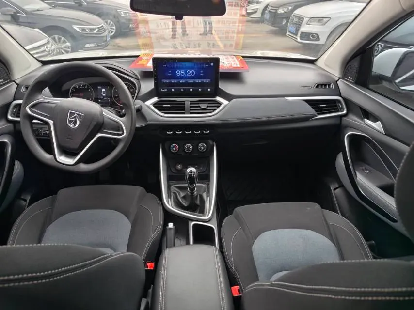 2018 BaoJun 530 1.5T 150HP L4 6MT,autocango,china used car exporter,china ev exporter,chinese used car exporter,chinese used ev exporter