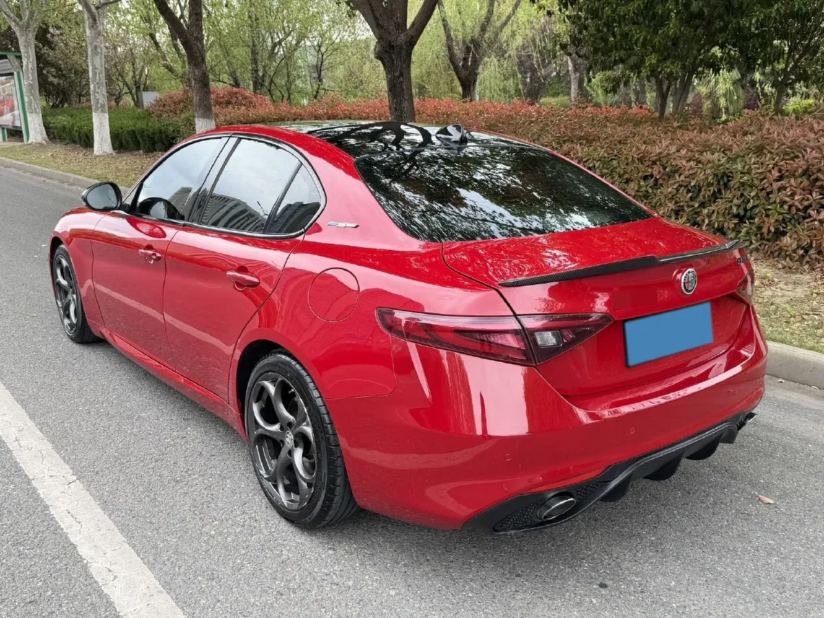 2017 Alfa Romeo Giulia 2.0T 200HP L4 8AT,autocango,china used car exporter,china ev exporter,chinese used car exporter,chinese used ev exporter