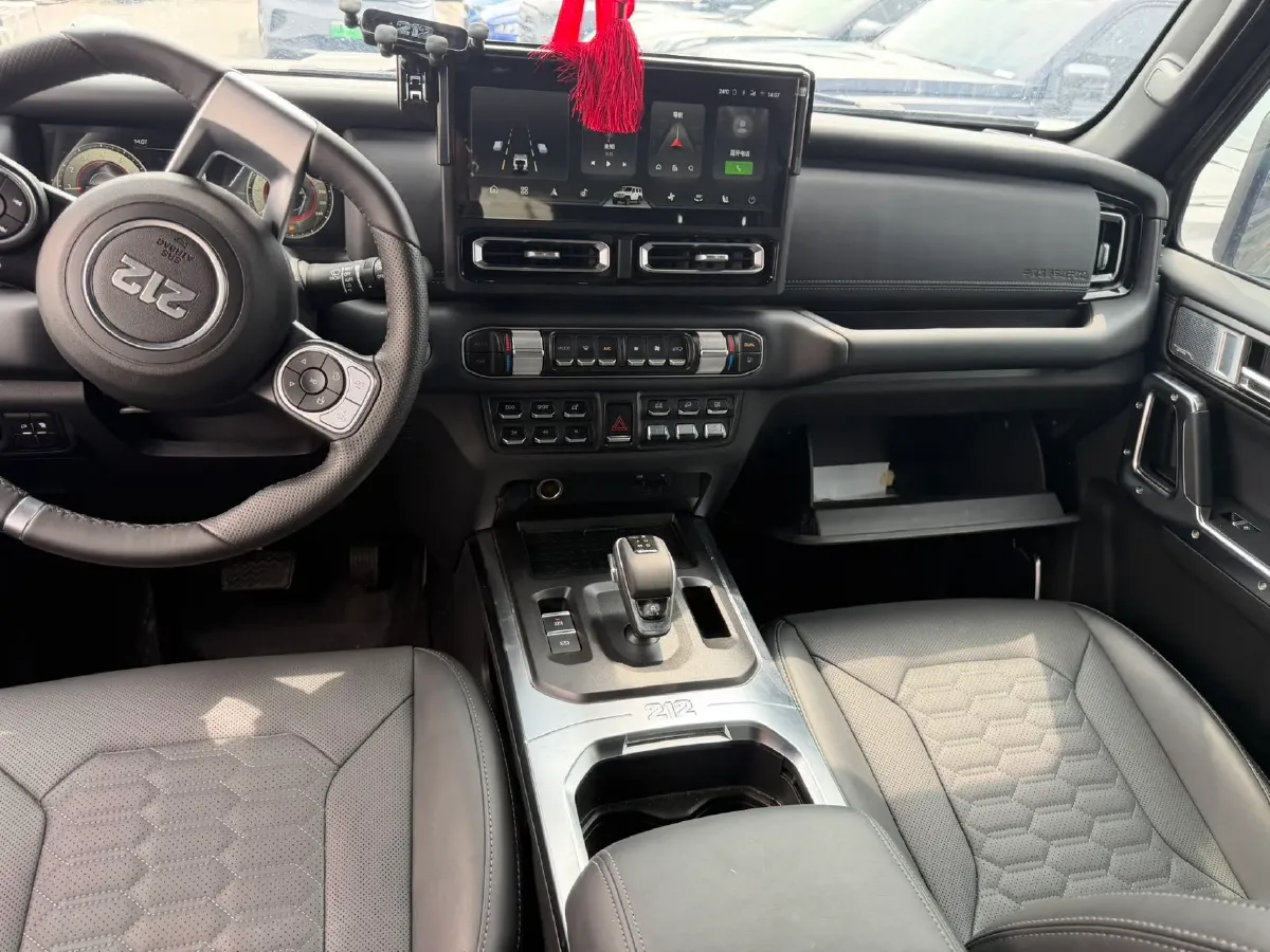 2025 212 212 T01 2.0T 252HP L4 8AT,autocango,china used car exporter,china ev exporter,chinese used car exporter,chinese used ev exporter