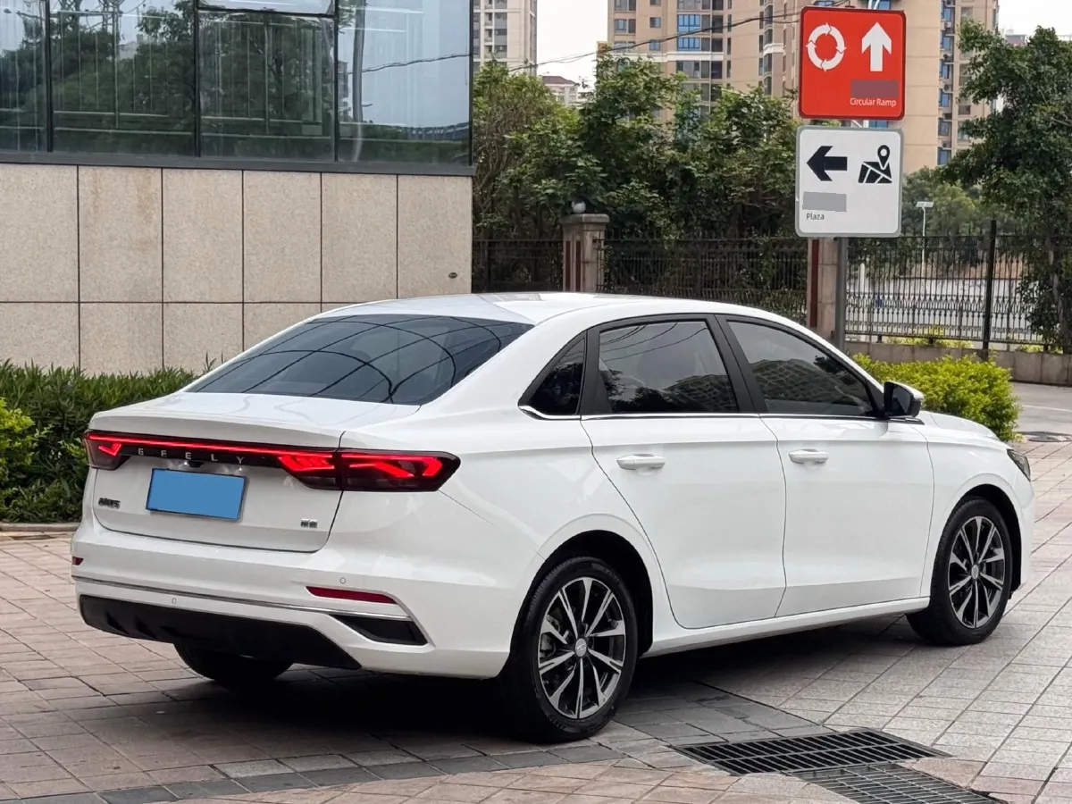 2025 Geely Emgrand 1.5L 127HP L4 CVT,autocango,china used car exporter,china ev exporter,chinese used car exporter,chinese used ev exporter