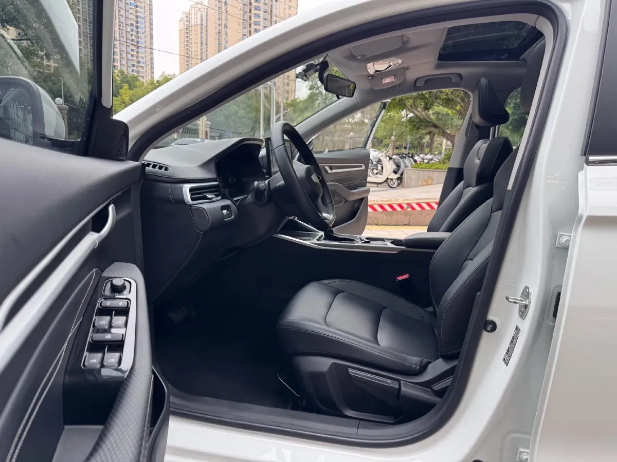 2025 Geely Emgrand 1.5L 127HP L4 CVT,autocango,china used car exporter,china ev exporter,chinese used car exporter,chinese used ev exporter