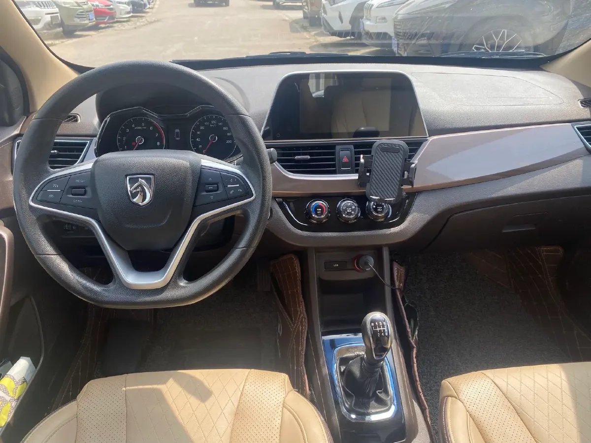 2017 BaoJun 310W 1.5L 112HP L4 6MT,autocango,china used car exporter,china ev exporter,chinese used car exporter,chinese used ev exporter