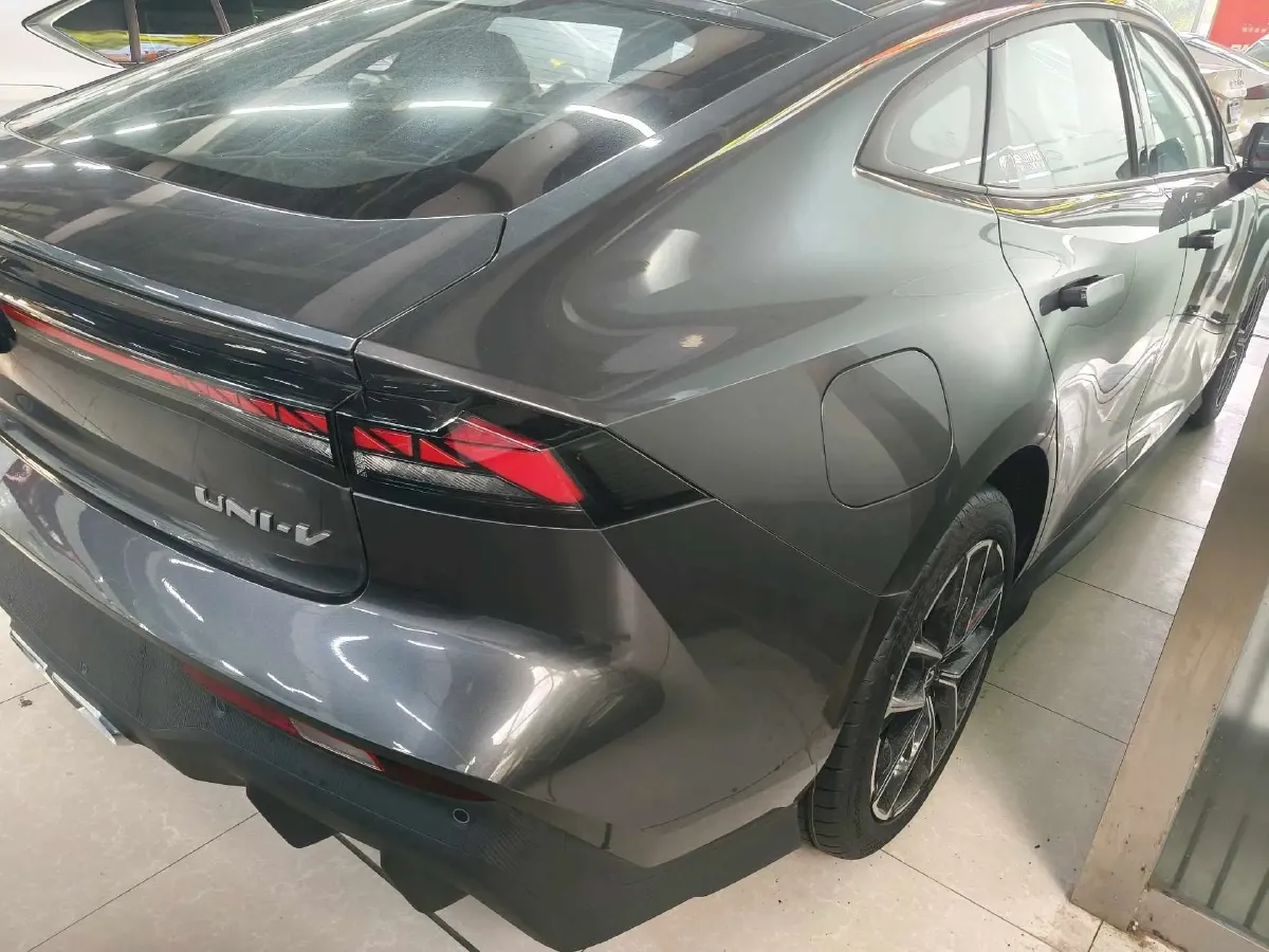 2024 ChangAn UNI-V iDD 1.5L 110HP L4 E-CVT PHEV 18.99KWH,autocango,china used car exporter,china ev exporter,chinese used car exporter,chinese used ev exporter