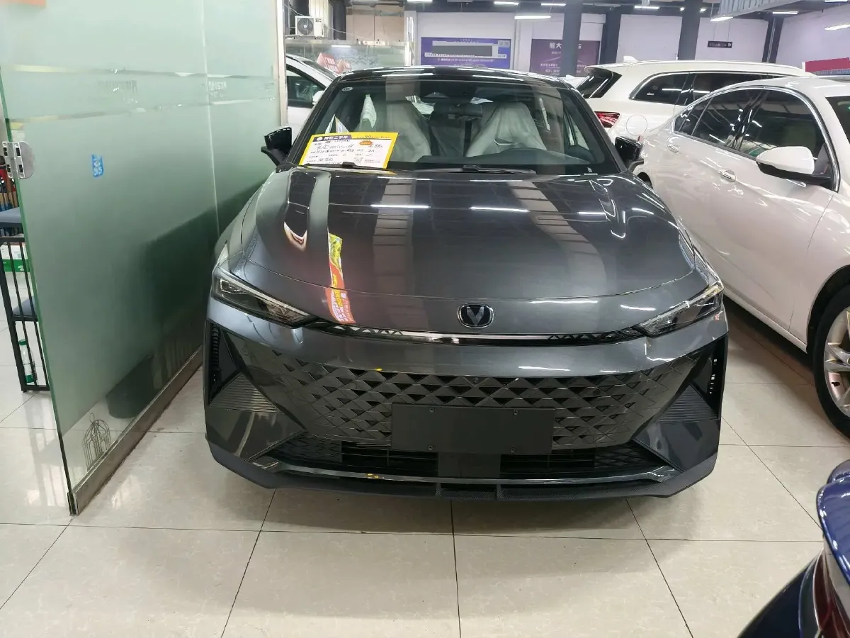 2024 ChangAn UNI-V iDD 1.5L 110HP L4 E-CVT PHEV 18.99KWH,autocango,china used car exporter,china ev exporter,chinese used car exporter,chinese used ev exporter