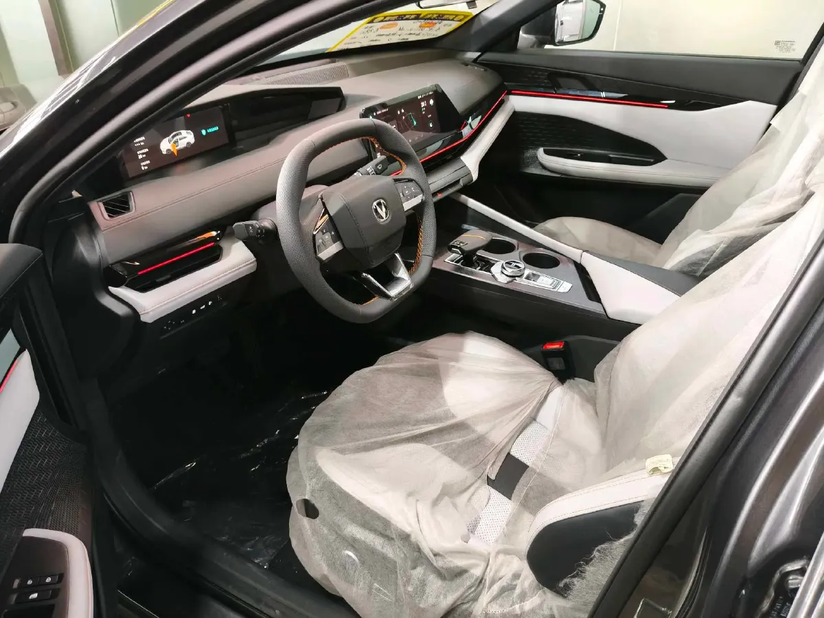 2024 ChangAn UNI-V iDD 1.5L 110HP L4 E-CVT PHEV 18.99KWH,autocango,china used car exporter,china ev exporter,chinese used car exporter,chinese used ev exporter