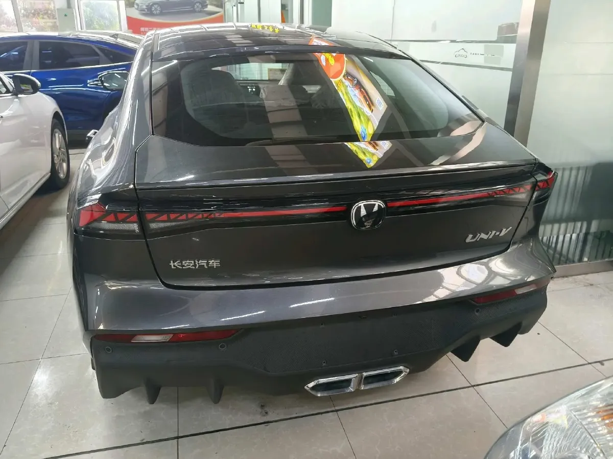 2024 ChangAn UNI-V iDD 1.5L 110HP L4 E-CVT PHEV 18.99KWH,autocango,china used car exporter,china ev exporter,chinese used car exporter,chinese used ev exporter