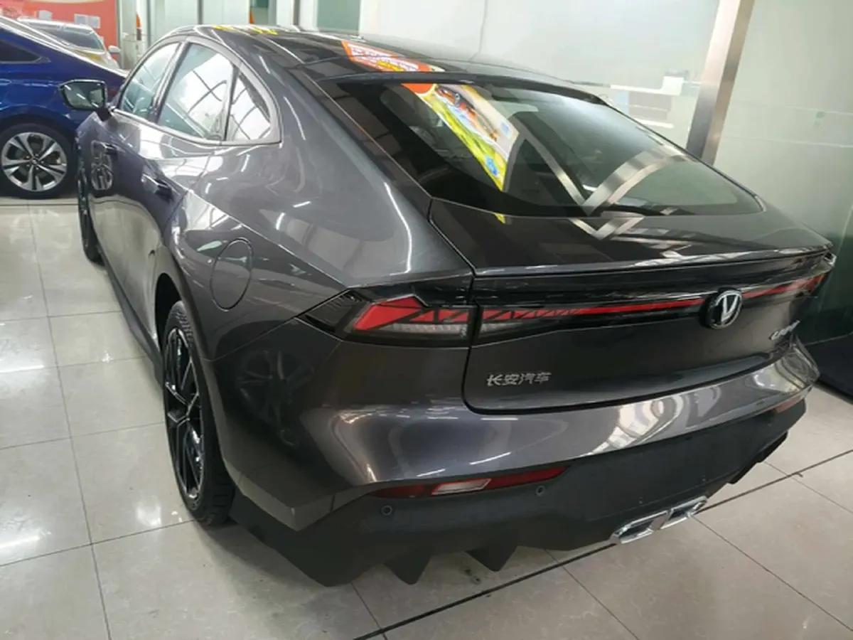 2024 ChangAn UNI-V iDD 1.5L 110HP L4 E-CVT PHEV 18.99KWH,autocango,china used car exporter,china ev exporter,chinese used car exporter,chinese used ev exporter