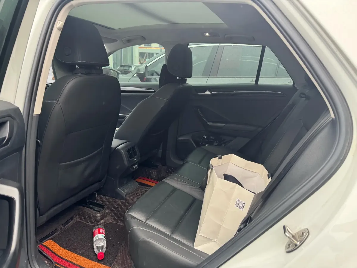 2022 Volkswagen T-Roc 1.4T 150HP L4 7DCT,autocango,china used car exporter,china ev exporter,chinese used car exporter,chinese used ev exporter