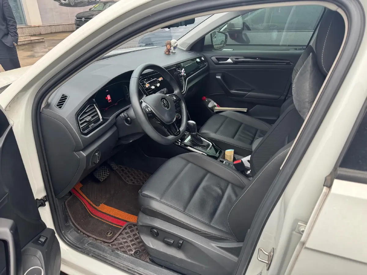 2022 Volkswagen T-Roc 1.4T 150HP L4 7DCT,autocango,china used car exporter,china ev exporter,chinese used car exporter,chinese used ev exporter