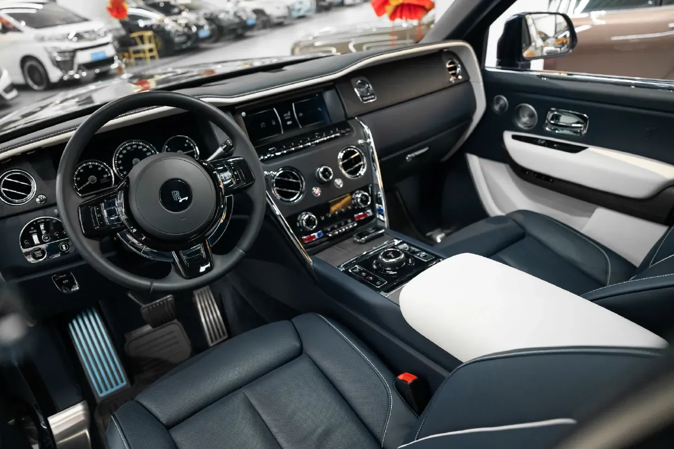 2018 Rolls-Royce Cullinan 6.7T 571HP V12 8AT,autocango,china used car exporter,china ev exporter,chinese used car exporter,chinese used ev exporter