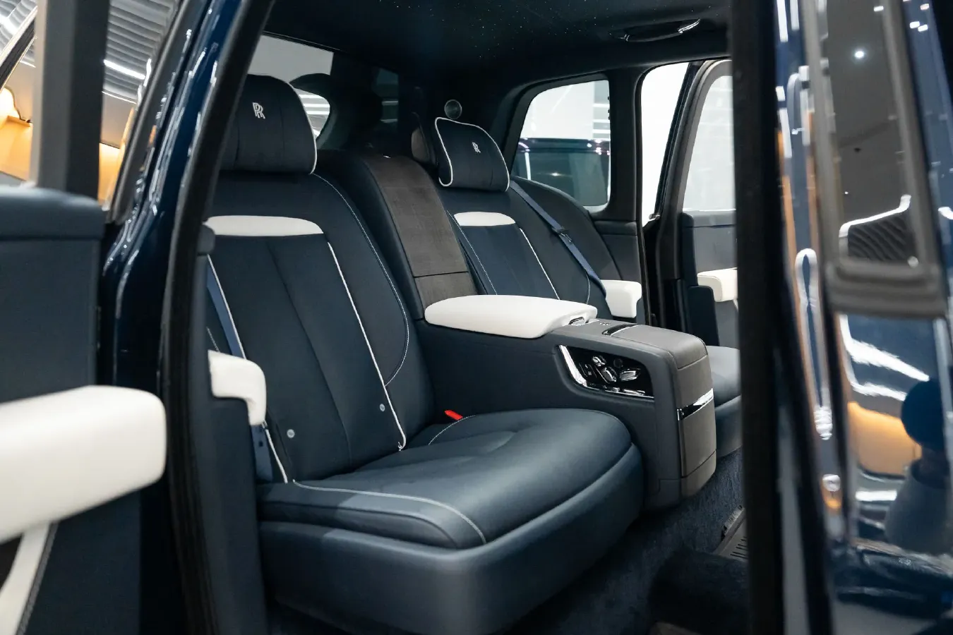 2018 Rolls-Royce Cullinan 6.7T 571HP V12 8AT,autocango,china used car exporter,china ev exporter,chinese used car exporter,chinese used ev exporter